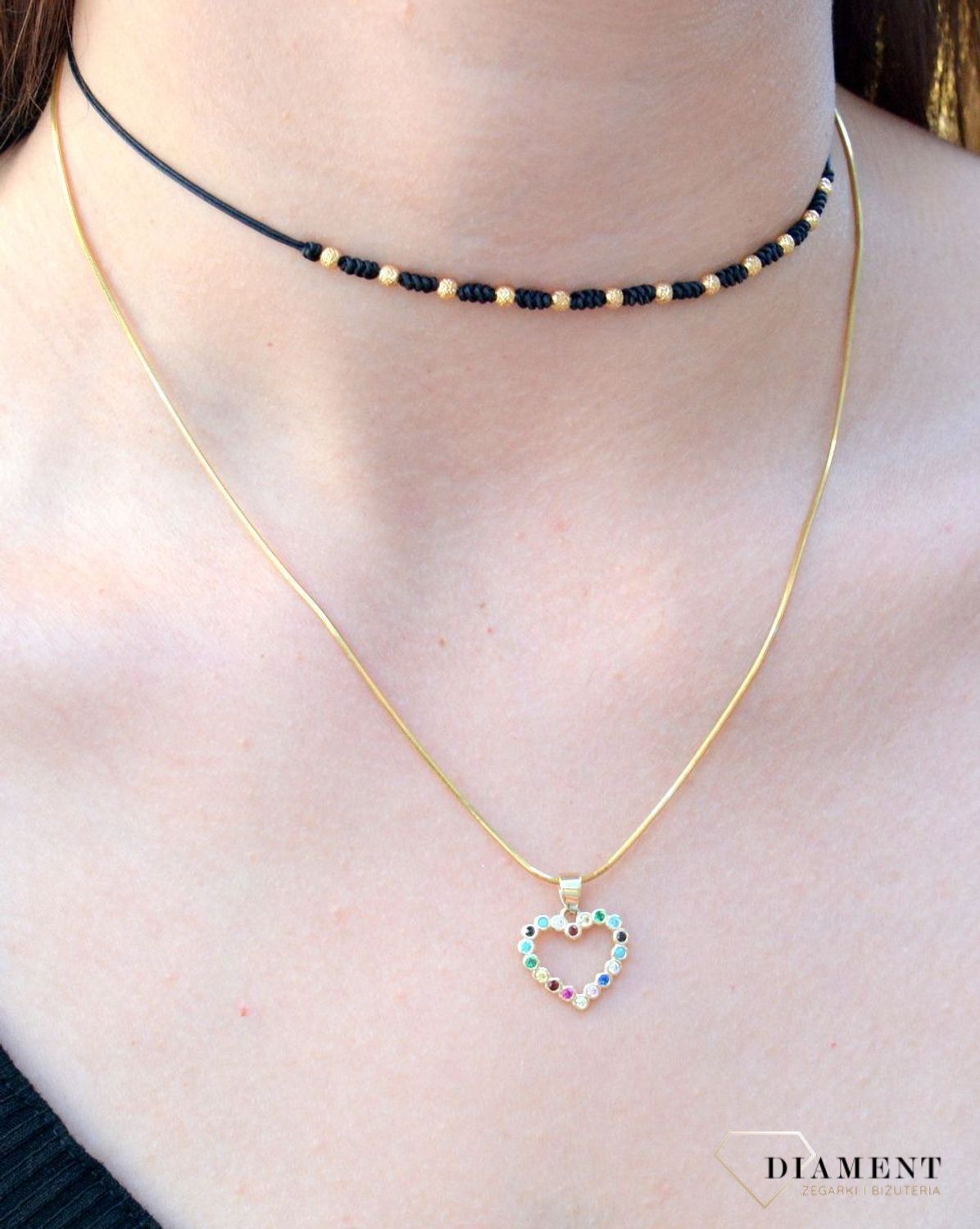 Zawieszka złota damska serce z kolorowymi cyrkoniami  ZA 6713 333 . Zawieszkę wykonano ze złota próby 333 o wadze 1,04 gram. Do zawieszki można dobrać delikatny złoty łańcuszek, który można znaleźć w naszej ofercie.jpg